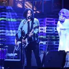 Jack White Electrifies With New Songs ‘Derecho Demonico’ & ‘G.O.D. And The Broken Ribs’ on ‘SNL’:..