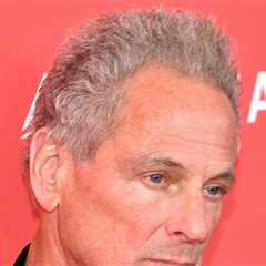 Fleetwood Mac's Lindsey Buckingham Stalking Suspect Arrested on Multiple Charges