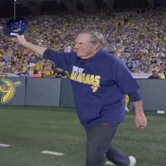 Bill Belichick makes surprise Savannah Bananas coaching debut in front of UNC fans