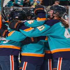 Sirens use late rally to topple Sceptres, boost playoff hopes