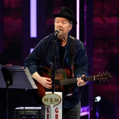 Don Schlitz, Grammy-Winning Composer of ‘The Gambler,’ Dies at 73