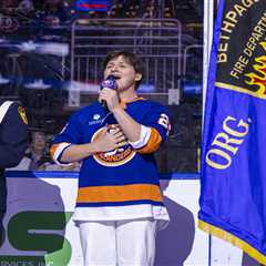 ‘American Idol’ finalist from LI who used music to beat stutter gets hero’s welcome home