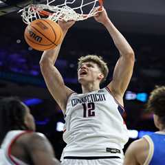 USC men’s basketball lands a big addition in 7-footer Eric Reibe