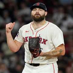 Padres sign starter Lucas Giolito for $3 million after losing Nick Pivetta for lengthy stretch