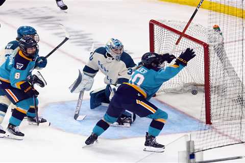 Sirens top Torrent in thrilling shootout to cap off first PWHL game at sold out Garden
