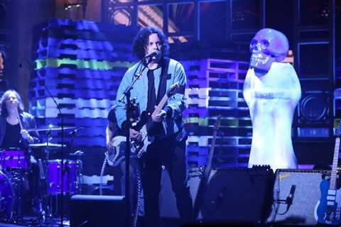 Jack White Electrifies With New Songs ‘Derecho Demonico’ & ‘G.O.D. And The Broken Ribs’ on ‘SNL’:..