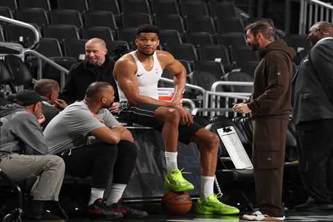 Giannis Antetokounmpo speaks out amid feud with Bucks over his availability