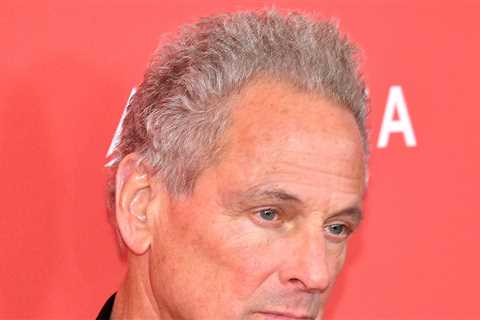 Fleetwood Mac's Lindsey Buckingham Stalking Suspect Arrested on Multiple Charges