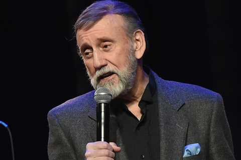Country Music Star Ray Stevens Breaks His Neck in Scary Fall