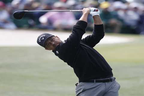 Xander Schauffele sends Masters tee shot into patron’s bag in hectic moment