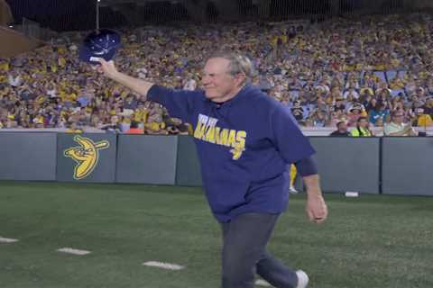 Bill Belichick makes surprise Savannah Bananas coaching debut in front of UNC fans