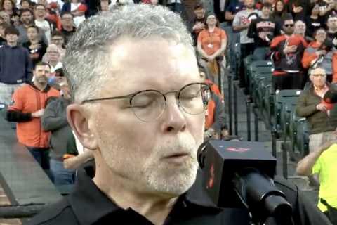 MLB fans divided by Hall of Fame whistler’s national anthem performance before Orioles-Giants