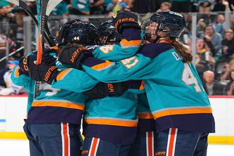 Sirens use late rally to topple Sceptres, boost playoff hopes