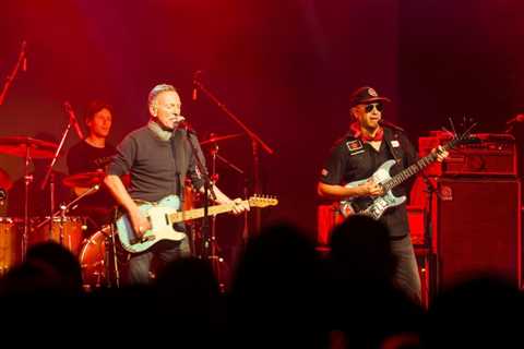 Frequent Trump Antagonist Bruce Springsteen Offers ‘Prayer of Thanks’ That President Wasn’t Injured ..