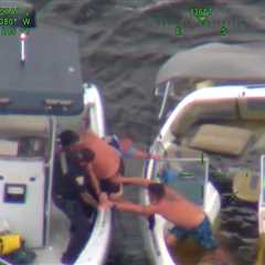 6 People Rescued From Sinking Boat in Frantic Operation in Florida, on Video