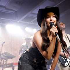 Kacey Musgraves Teams With Mariachi Brothers Detained by ICE for Powerful Rendition of ‘Tú, Sólo Tú’