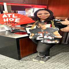 Aunt of Atlanta Falcons stars AJ and Avieon Terrell killed after driver plows into her car in..
