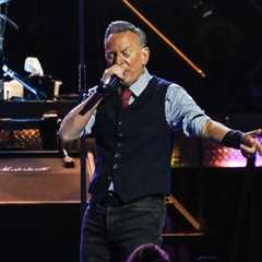 Bruce Springsteen Salutes Stephen Colbert With ‘Streets of Minneapolis’ Performance on ‘Late..