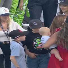 Kyle Larson’s son supports Brexton Busch during tender Coca-Cola 600 moment honoring Kyle