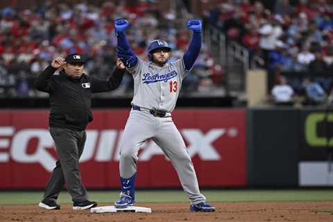 Dodgers power outage goes on in another listless loss to Cardinals