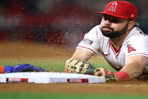 Ronny Mauricio fractures left thumb and is headed to the IL