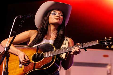 Kacey Musgraves Surprise Drops 2 New Bonus Tracks for ‘Middle of Nowhere’