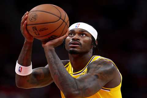 Lakers’ Jarred Vanderbilt ‘day to day’ after gruesome finger injury