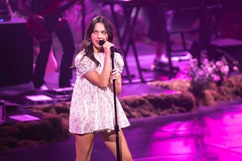 5 Highlights From Olivia Rodrigo’s Invite-OnlySpotify Billions Club Live Show in Barcelona: ‘The..
