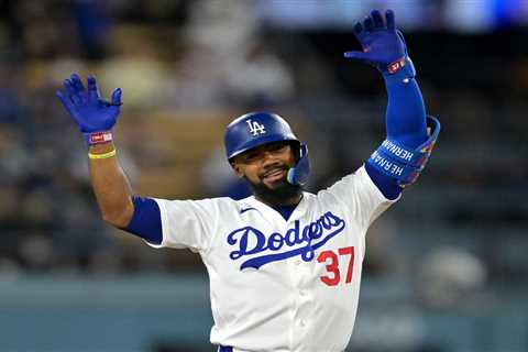 Teoscar Hernandez makes up for horrific defensive mistake with key hit in Dodgers’ win over Giants
