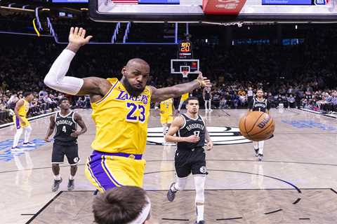 Ex-rival Paul Pierce calls for LeBron James to retire for an odd reason