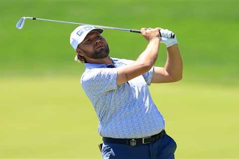 Golfer Daniel Brown smokes cigarettes with fans in funny PGA Championship scene