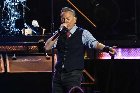 Bruce Springsteen Salutes Stephen Colbert With ‘Streets of Minneapolis’ Performance on ‘Late..