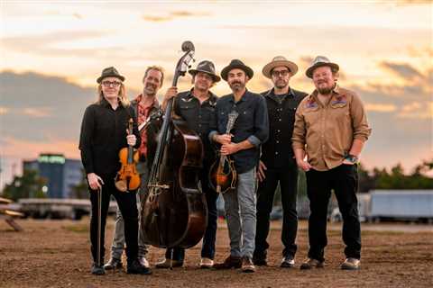 Steep Canyon Rangers Talk Celebrating 25 Years & Revisiting Musical Foundations on ‘Next Act’