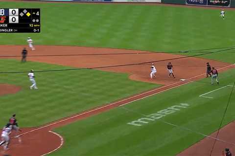 Pete Alonso makes bizarre error for Orioles as double play attempt goes horribly wrong