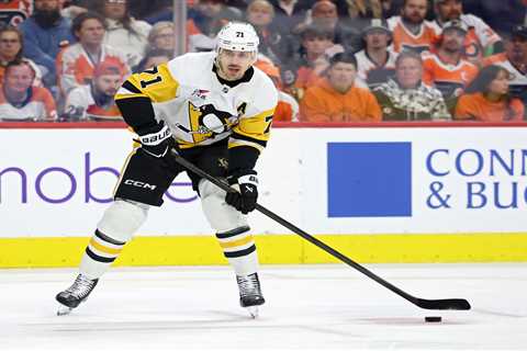 Evgeni Malkin re-signs with Penguins to return for 21st NHL season