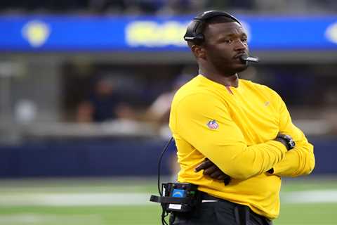 Steelers mysteriously fire coach after just three-plus months