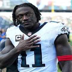A.J. Brown has adorable response to being traded to Patriots after saying Eagles goodbye