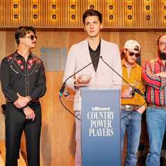The Red Clay Strays Accept the Groundbreaker Award from Matt Rife | Country Power Players 2026