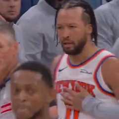 Jalen Brunson explodes at ref Scott Foster after Spurs player steps on ankle