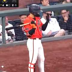 Giants’ Jung Hoo Lee explains strange on-deck routine — and why it didn’t stick