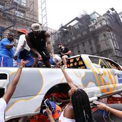 Mitchell Robinson’s heartwarming gesture with neighborhood on night before Knicks’ title parade