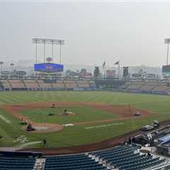 Dodgers will not be deterred by smoke, proceeding with game against Orioles