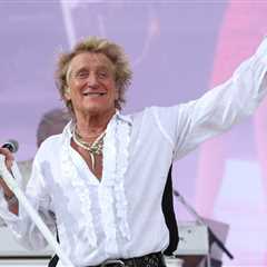 Rod Stewart Uses Oxygen Tank During Concert After Nearly Fainting Onstage