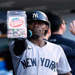 Jazz Chisholm Jr. taunts camera with lollipops after Aaron Boone rant