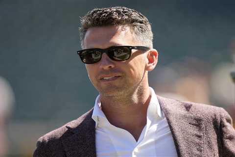 Should the Giants trade Luis Arráez at the trade deadline or not?