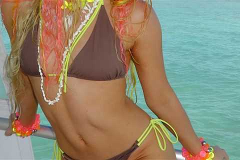 Guess The Sexy Singer On A Boat!