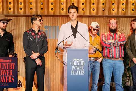 The Red Clay Strays Accept the Groundbreaker Award from Matt Rife | Country Power Players 2026