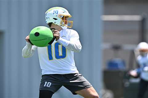 Justin Herbert’s no-throw OTA raises injury concern despite Chargers’ explanation