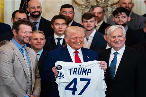 Dodgers raising eyebrows over silence on White House visit — after Dave Roberts vowed to attend