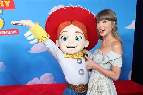 Inside ‘Toy Story 5’ World Premiere: Taylor Swift & Randy Newman’s Friendly Duet & More..